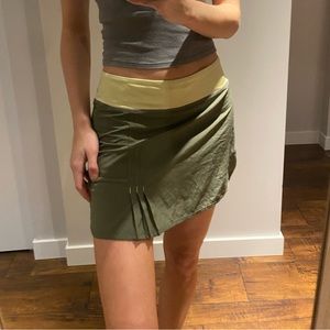 Lululemon mini tennis / running skirt with built in shorts
